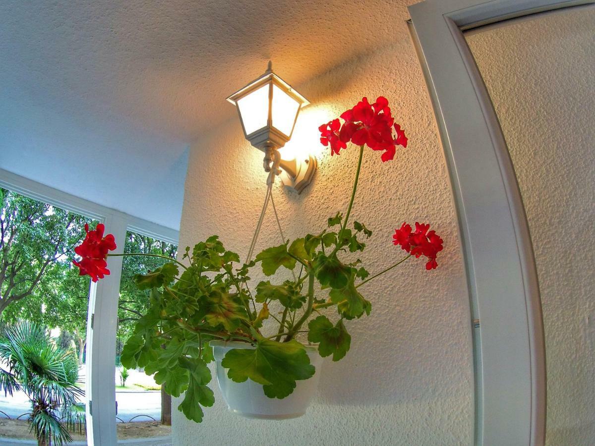 Apartment Suzana 2Br Split With Balcony Dış mekan fotoğraf